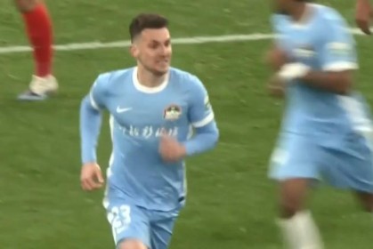 星空体育在线登录-战海港完成13次解围，马亚：我们的雄心壮志和目标始终如一