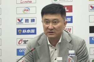 星空体育官方入口-杜锋：球队现在很困难，徐杰和胡明轩身体不适依然坚持了下来