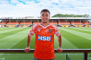 官方：福伦丹租借沙勒罗瓦前锋德斯科特，合同附带买断条款